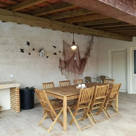 Holiday home Casinhas Escondidinho