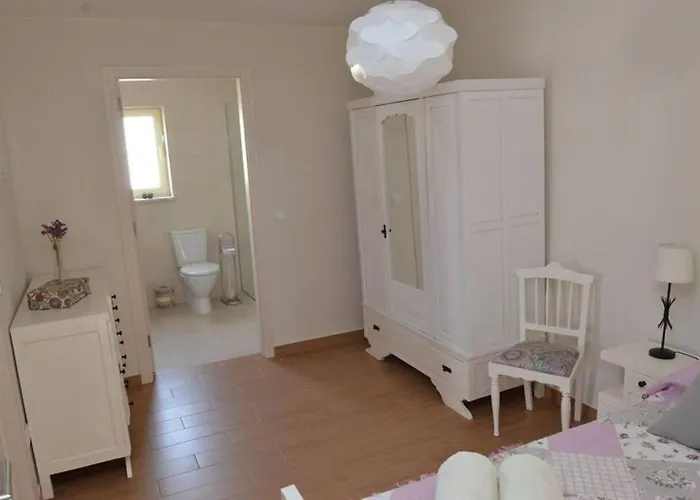 Casinhas Escondidinho * Bajouca de Baixo